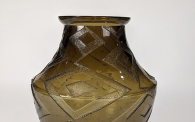 A French Art Deco glass vase