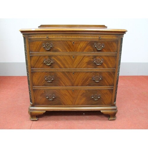 A Georgian Style Mahogany Bachelor's Chest, with four long d...