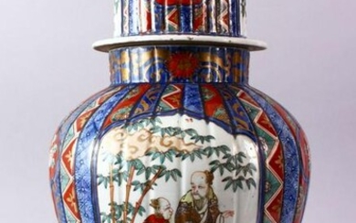 A LARGE IMARI VASE AND COVER, the ribbed body painted