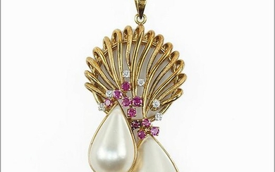 A Mabe Pearl Pendant.