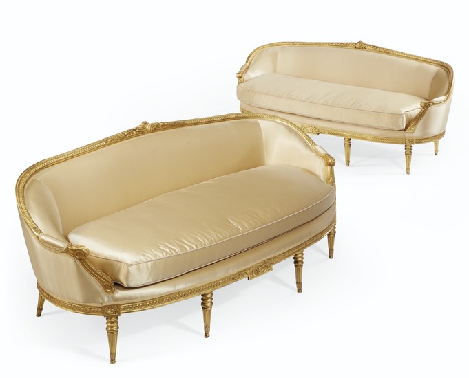 A NEAR PAIR OF FRENCH GILTWOOD CANAPÉS, 18TH/19TH CENTURY