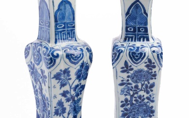 A PAIR OF CHINESE BLUE AND WHITE SQUARE BALUSTER VASES, QING DYNASTY, KANGXI PERIOD (1662-1722)