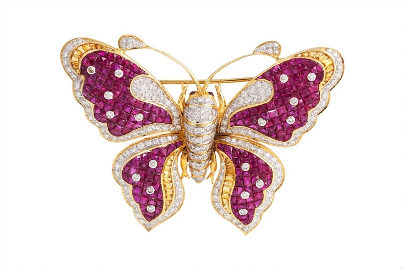A RUBY AND DIAMOND BUTTERFLY BROOCH, set throughout with Fre...