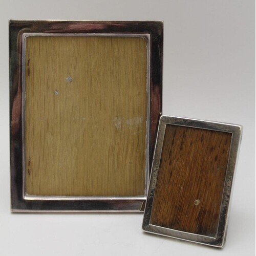 A STERLING SILVER PHOTOGRAPH FRAME, for an image 12cm x 9cm,...