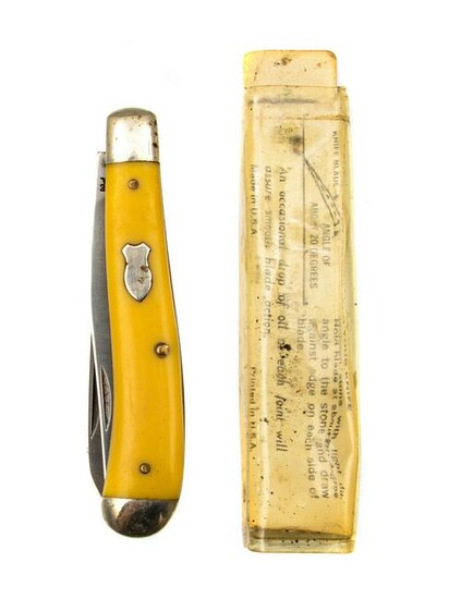A VINTAGE SCHRADE POCKET KNIFE IN ORIGINAL BOX