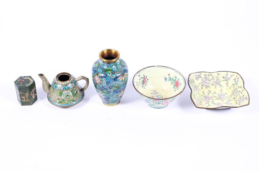 A collection of Chinese cloisonne and enamel items, 20th century