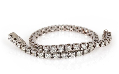 A diamond bracelet with numerous brilliant-cut diamonds weighing a total of app....