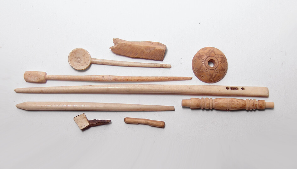 A group of Roman and Coptic bone objects