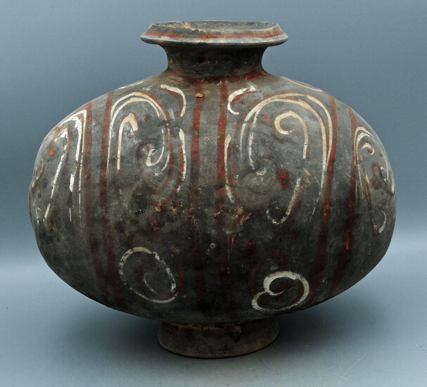 A lovely Han Dynasty polychrome cocoon vessel