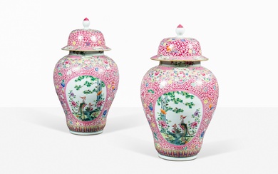 A pair of large Chinese famille rose porcelain vases, Republic Period | Paire de grandes potiches couvertes en porcelaine de Chine, Époque Républicaine