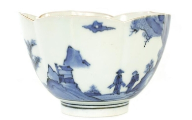 AN 18TH CENTURY JAPANESE BLUE AND WHITE PORCELAIN BOWL