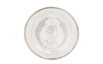AN ELIZABETH II STERLING SILVER ROYAL COMMEMORATIVE DISH, LONDON 1977 BY ROBERTS AND DORE View at The Barley Mow Centre W4 4PH, from Friday 1st December