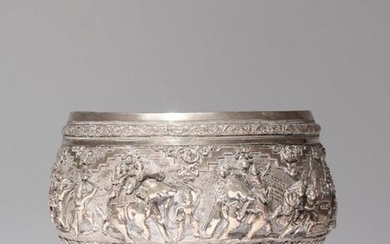 AN INDIAN SILVER BOWL 19TH CENTURY Decorated in repoussé with...
