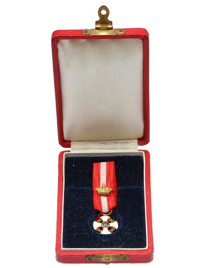 AN ITALIAN MINIATURE ORDER OF THE CROWN IN GOLD