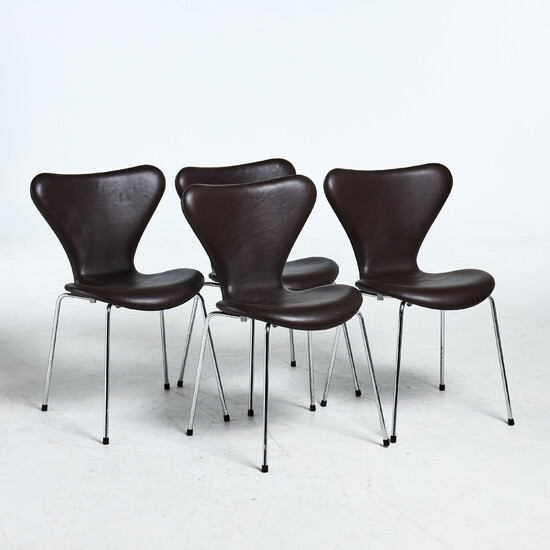 ARNE JACOBSEN. "Sjuan", 4 pcs, Fritz Hansen, Denmark, chrome-plated leg stand, fully upholstered in dark brown aniline leather, second half of the 20th century.
