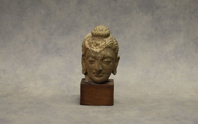 ASIE. Tête de Bouddha en pierre sculptée,... - Lot 52 - Alexandre Landre