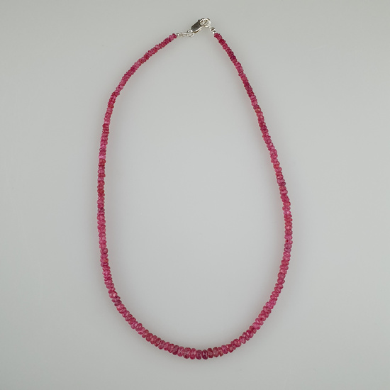 Africa Ruby gemstone beads necklace, length: approx. 43 cm, weight: approx. 14. 4 grams.