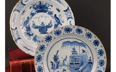 An 18th century Delft circular charger, painted in underglaz...