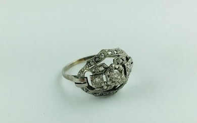Art Deco ring in 18 K white gold with diamond