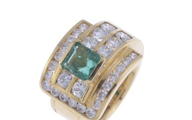BAGUÉS. RING WITH EMERALD AND DIAMONDS.