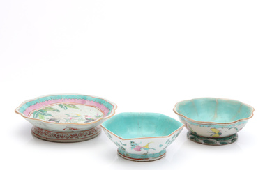 BOWLS, THREE PCS. Porcelain with polychrome decor. China, circa 1900.