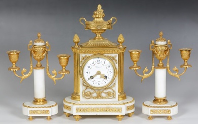 Belle pendule en marbre avec 2 chandeliers de style Louis XVI, France, Paris, vers 1900,...