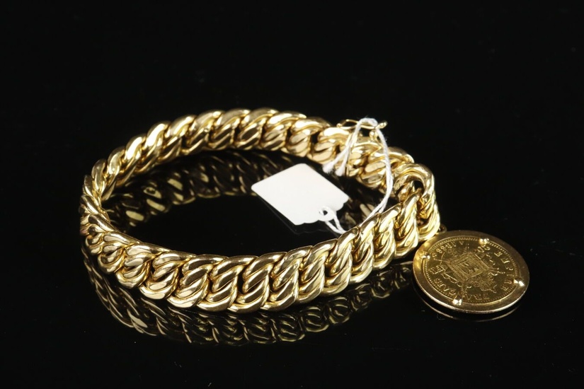Bracelet en or jaune maille américaine agrémenté d'une pièce en or montée en pendeloque (20...