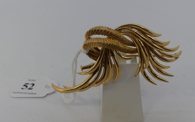 Broche en or motif feuille des années 1940-50 Poids : 11.93 g