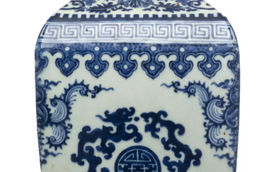 CHINE, XIXe siècle Vase en porcelaine