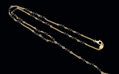 Chaîne en or jaune 18 carats avec boules d'onyx.