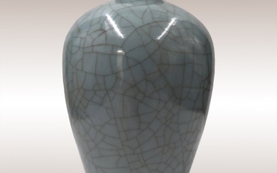 Chinese Celadon Crackle-Glazed Meiping Porcelain Vase