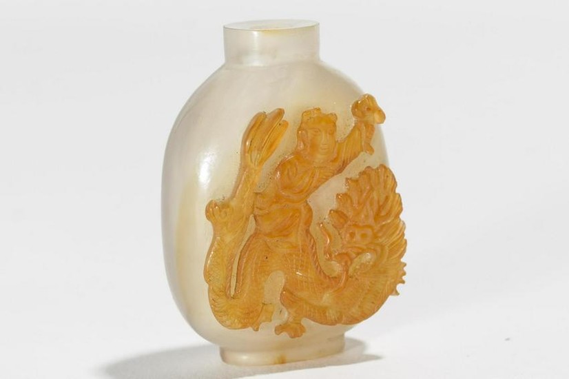Chinese Peking Cameo Glass Snuff Bottle