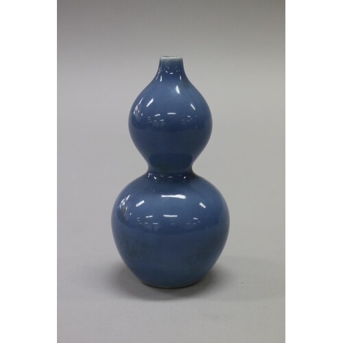 Chinese blue glazed double gourd vase, approx 11cm H