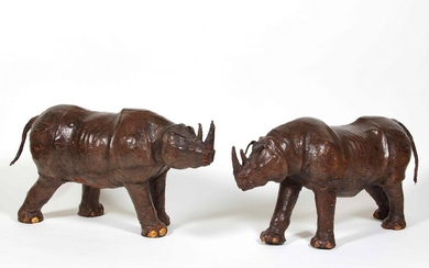 Coppia di sculture raffiguranti rinoceronti con occhi