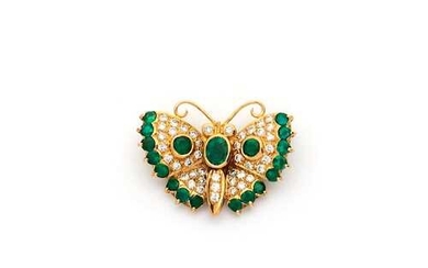 EMERALD AND DIAMOND BUTTERFLY BROOCH.