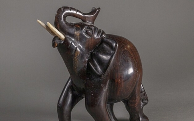 Eléphant en bois sculpté XXe siècle H.... - Lot 52 - De Baecque et Associés