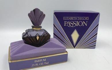 Elisabeth Taylor's Passion. Flacon en verre violet, en forme d'éventail.