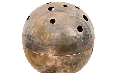 Gio Ponti per Christofle Gallia - Modello Mars, vaso in ottone argentato di forma sferica., 60's.