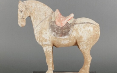 Gipsen beeld: paard, naar Chinees voorbeeld uit de Tang-dynastie...