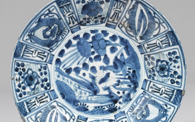 Grand bol en porcelaine bleu et blanc "Kraak" Dans le miroir en creux, paysage stylisé...