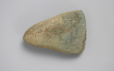 Hache votive en pierre verte du néolithique.Vers... - Lot 252 - Vermot et Associés