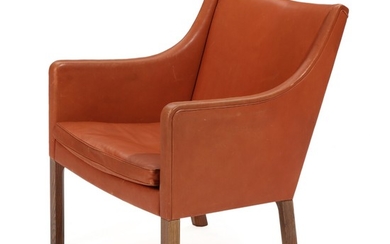 Hans J. Wegner: Easy chair with rosewood legs, upholstered with cognac coloured leather. Manufactured by PP Møbler.