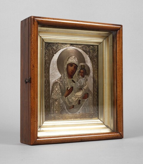 Icône de la Vierge dans l'ocladeRussie, 20e s., inscription en slavon, détrempe sur panneau de...