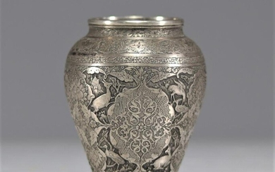 India solid silver vase decorated with 19th century animals