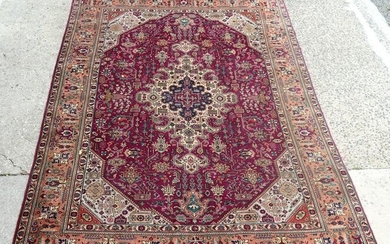 Iranian Wool Rug / Carpet