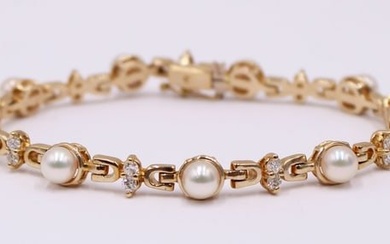 JEWELRY. 14kt Gold, Diamond and Pearl Bracelet.