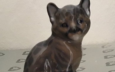 Jeanne Grut: Puma cub. Porcelain figurine decorated in underglaze colours. 4783. Royal Copenhagen. H. 7 cm.