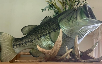 Largemouth bass plastic statue
