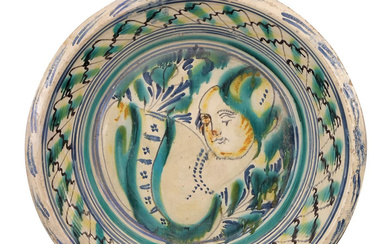 Lebrillo en cerámica esmaltada de Triana con decoración de busto...