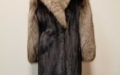 Liliane G. Hayes Long Fox Fur Coat With Fox Collar And
